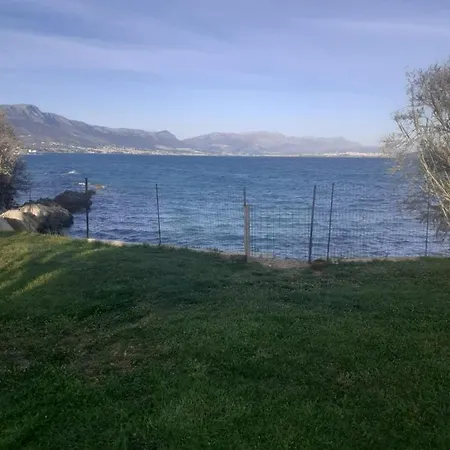 بيت للعطل Cozy Small House On The Beach For Pet Lovers Kaštela