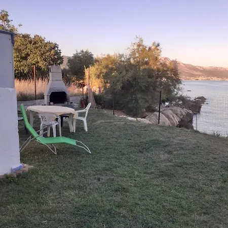 Cozy Small House On The Beach For Pet Lovers * Kaštela